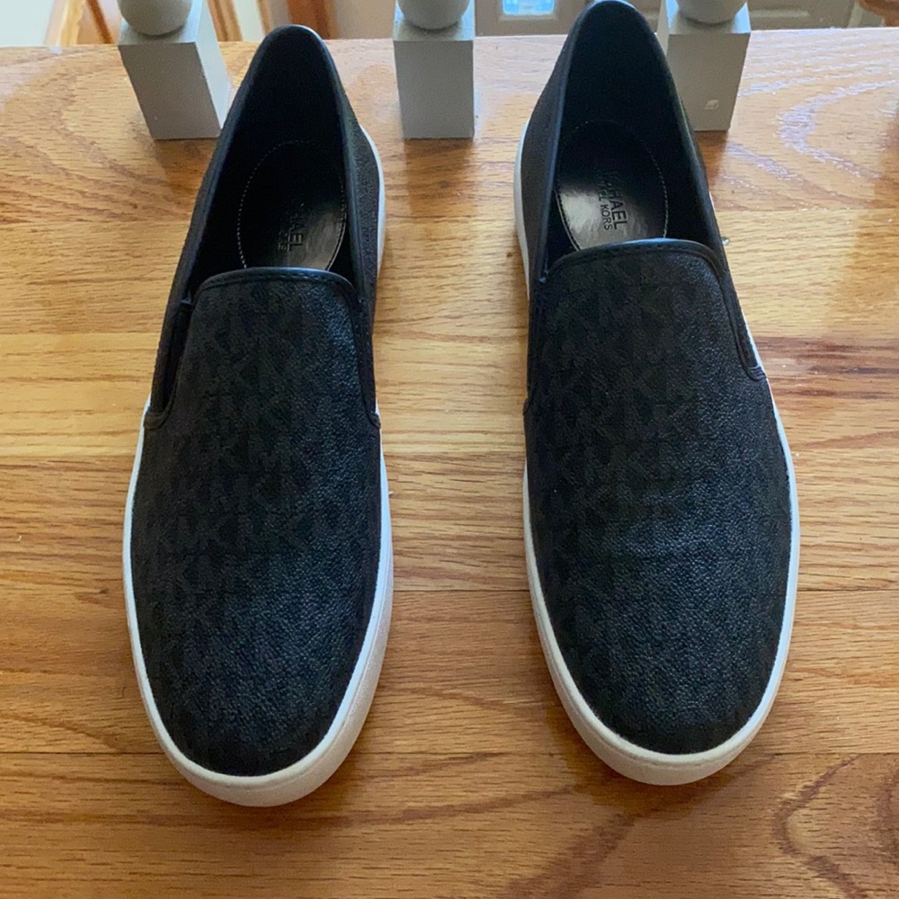 Like new Michael Kors Teddi Slip On Shoes